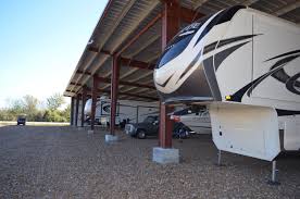 5 Advantages of Climate-Controlled Car Storage